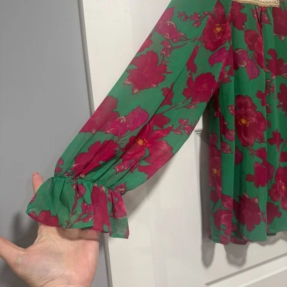 JODIFL Vibrant Floral Blouse with Lace Detail - Picture 3 of 8